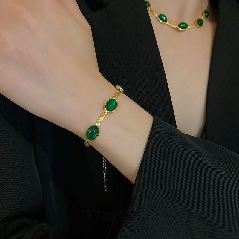 Verdant Elegance Necklace and Bracelet Set